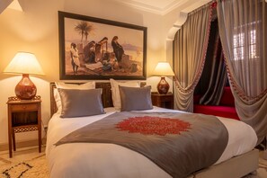 Junior Suite | Egyptian cotton sheets, premium bedding, pillow-top beds, in-room safe - Riad Alma (Marrakech)