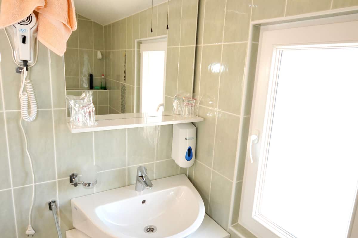 double room, balcony | jetted bathtub