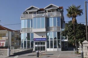 免费自助停车、免费代客停车