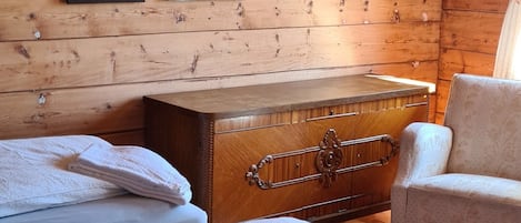 Decoración personalizada, tabla de planchar con plancha y wifi gratis