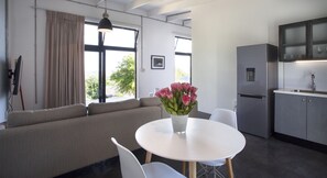 In-room dining - Sugarbird Manor at Protea Heights Farm (Stellenbosch)