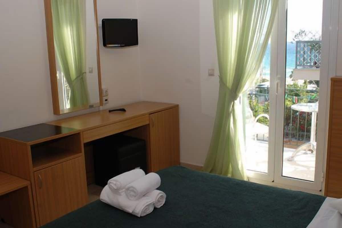 Single Room | In-room safe, free WiFi, bed sheets