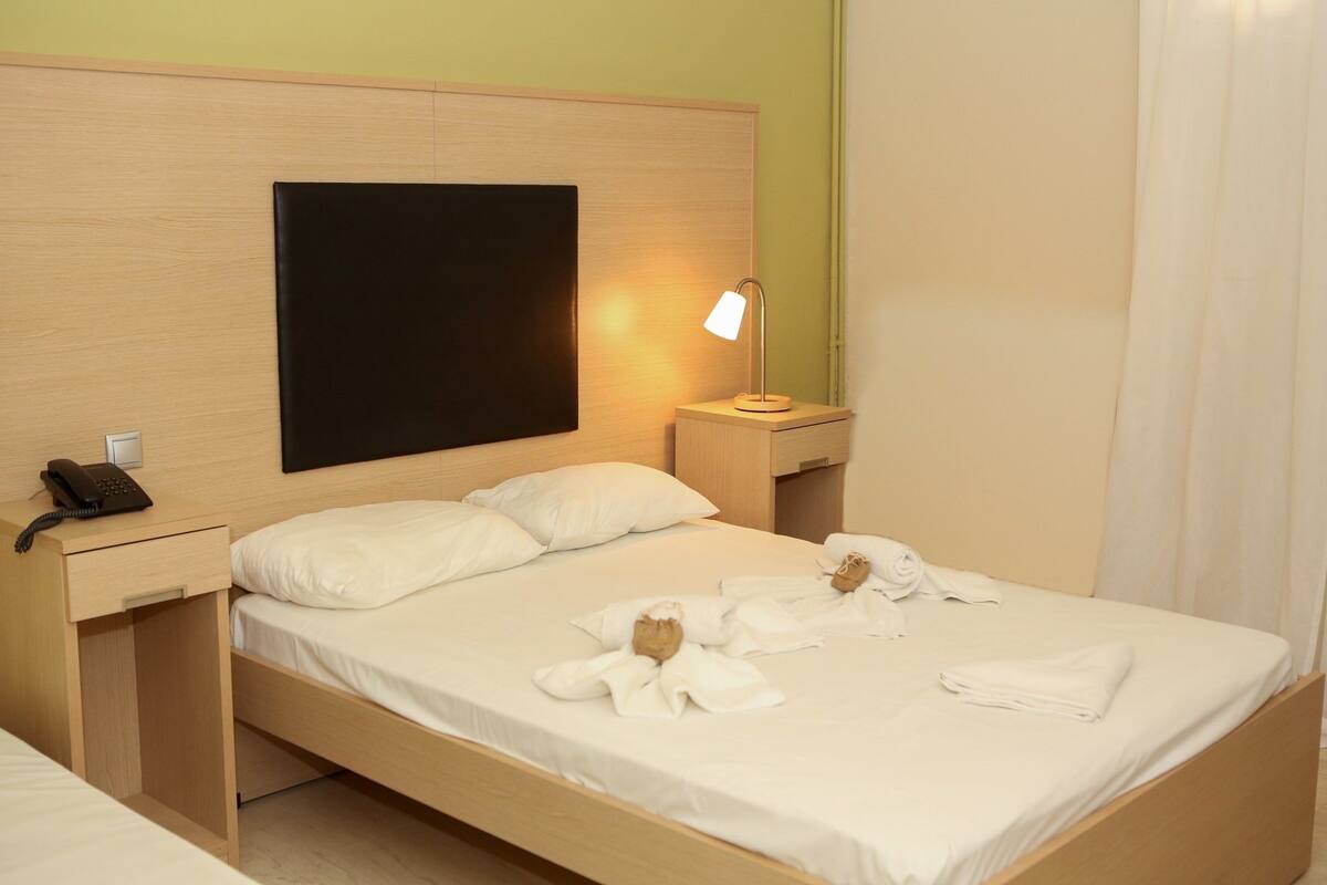Double or Twin Room (Basement) | In-room safe, WiFi (free), bed sheets