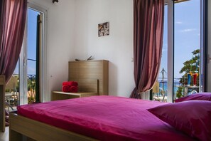 In-room safe, free WiFi, bed sheets - Captain's House (Kefalonia)