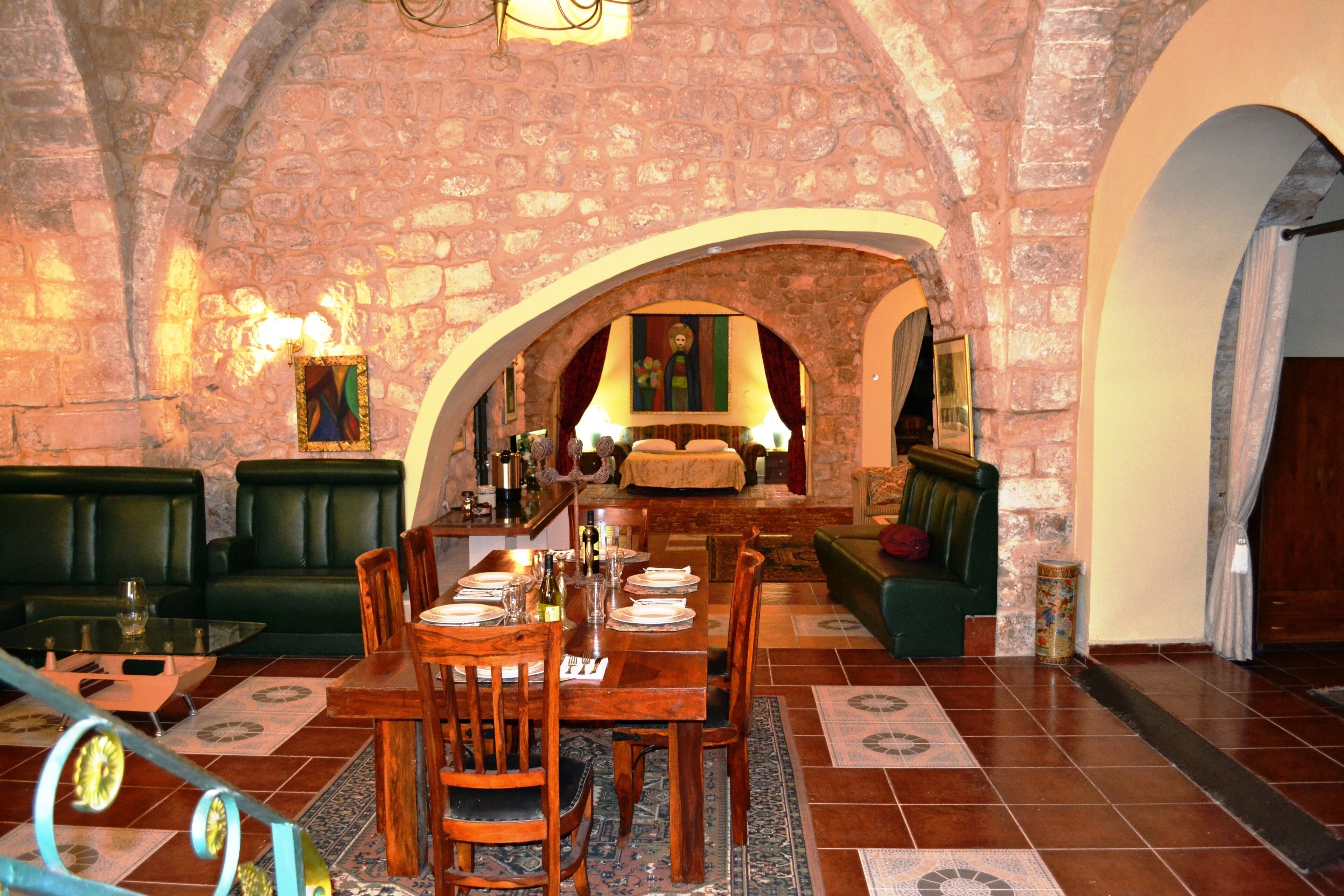 the manor beautiful vacation house, 3 bedrooms | living area | tv