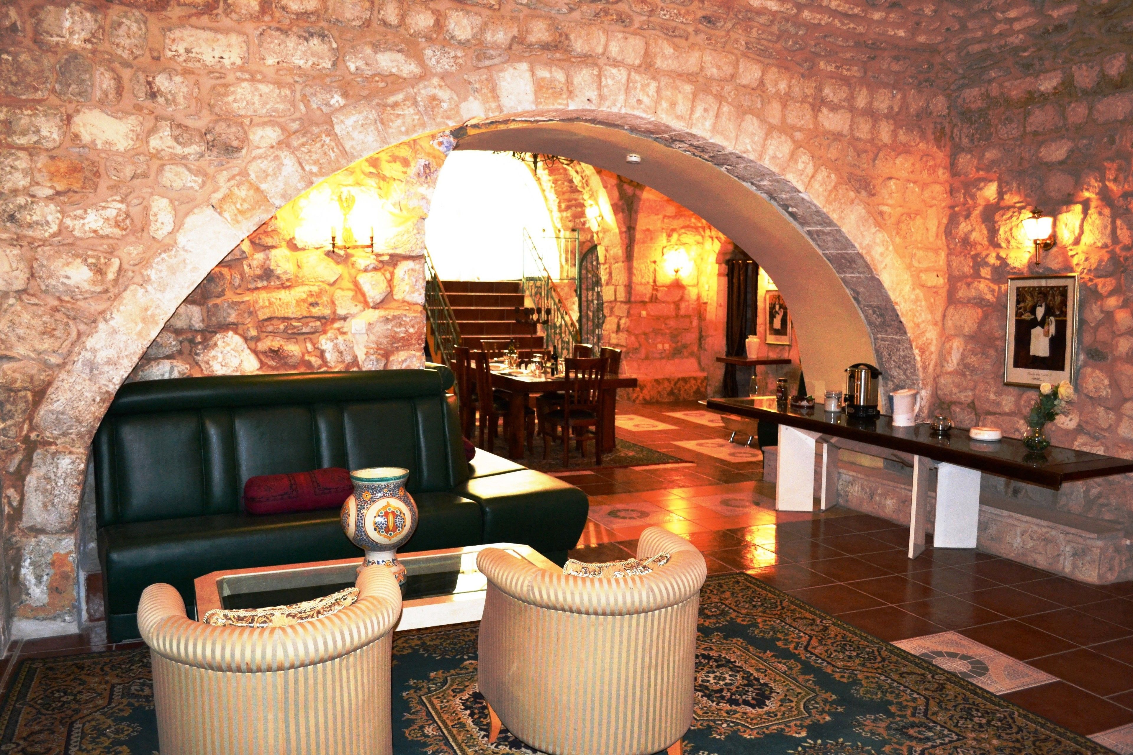 the manor beautiful vacation house, 3 bedrooms | living room | tv