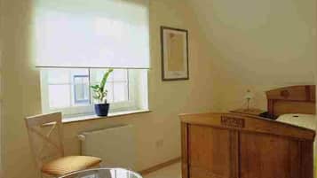 Habitación individual | Área de sala de estar | Televisión