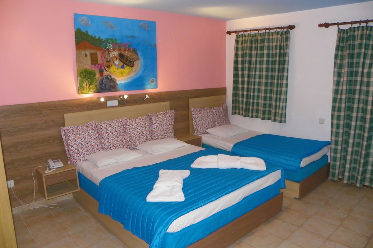 Hypo-allergenic bedding, memory-foam beds, in-room safe, desk