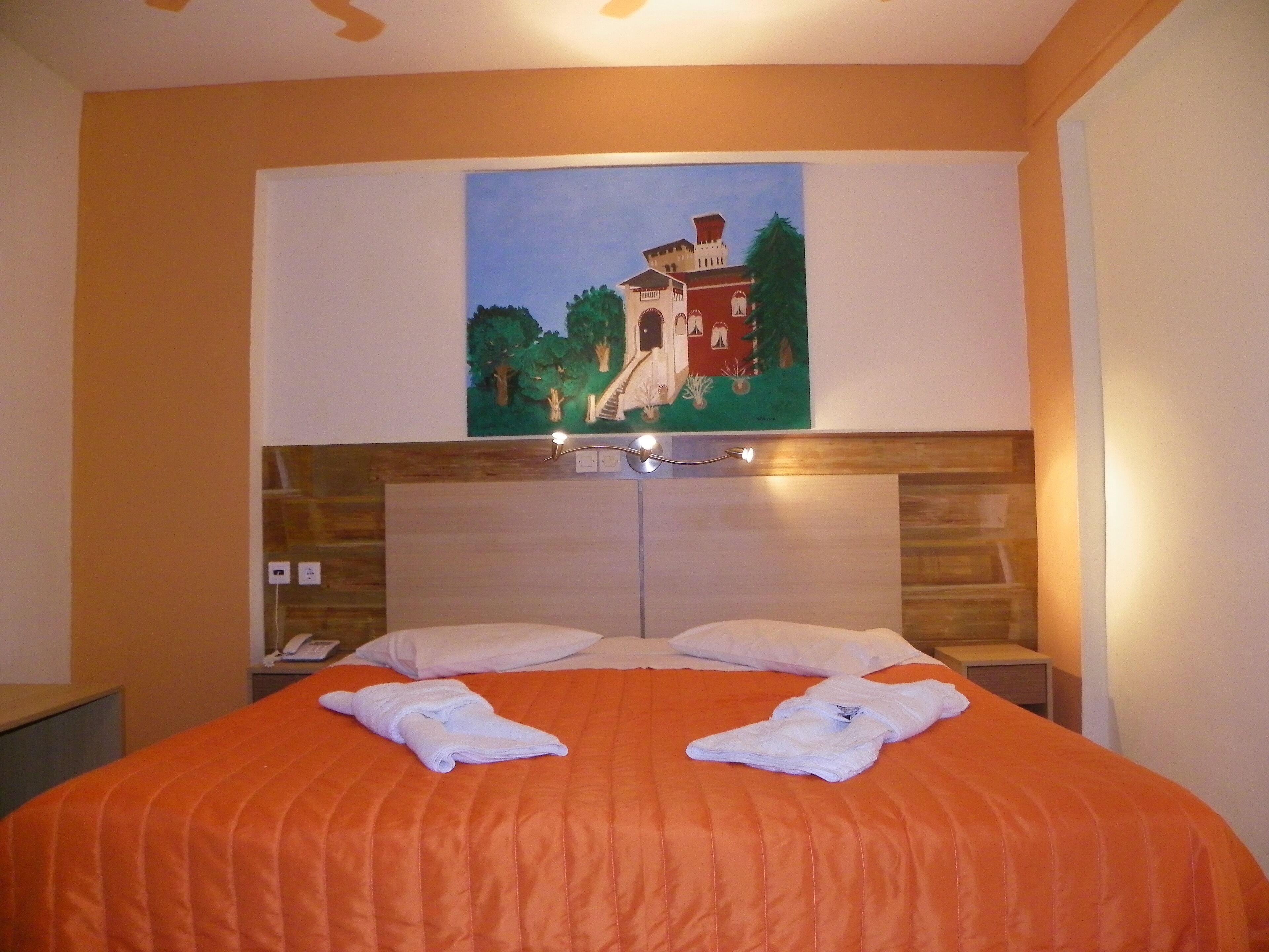 Hypo-allergenic bedding, memory-foam beds, in-room safe, desk