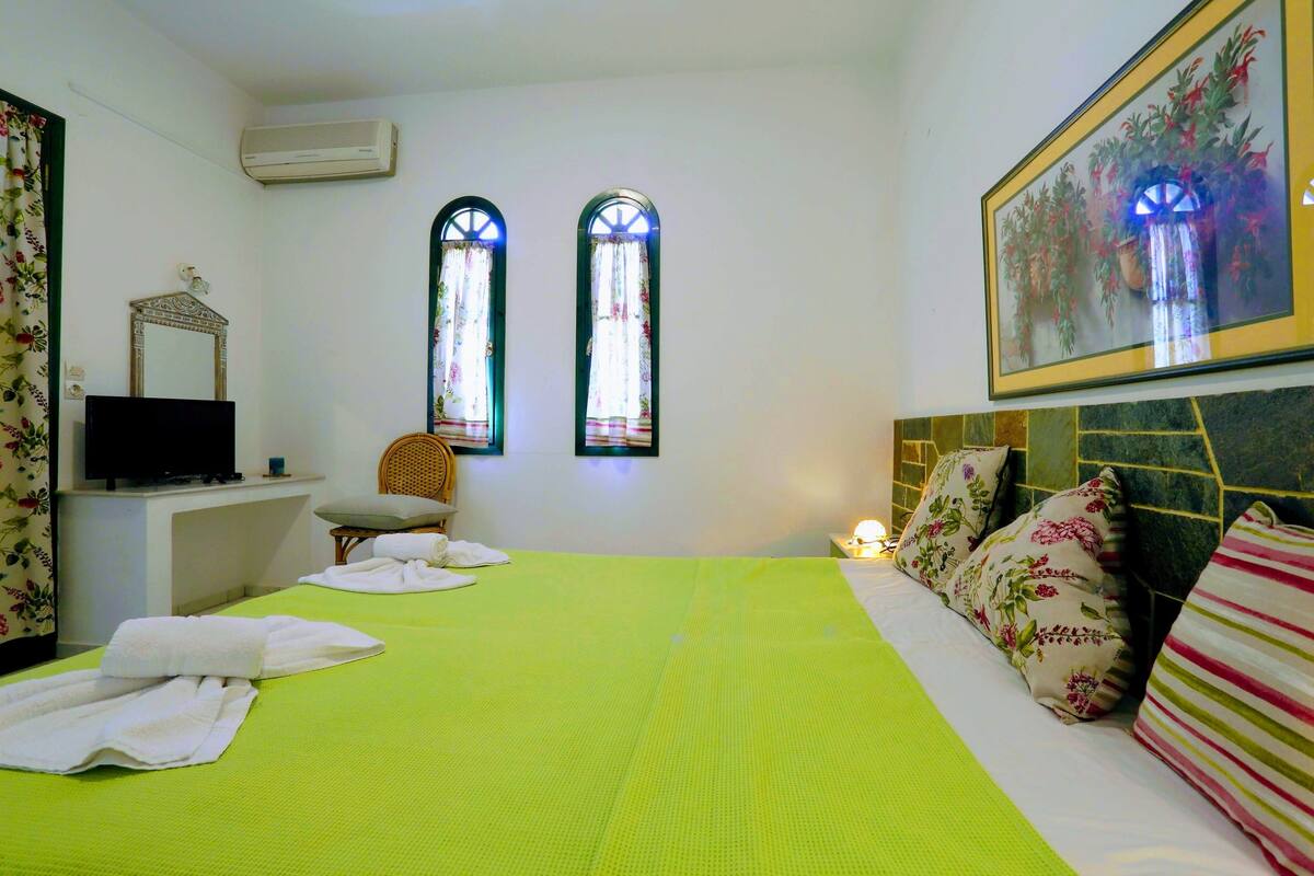 Family Suite | Soundproofing, iron/ironing board (on request), WiFi (free), bed sheets