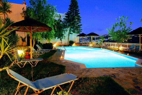 Outdoor pool, pool umbrellas, sun loungers