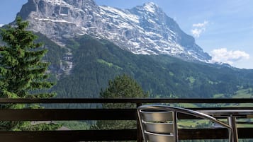 Quarto casal panorâmico, sacada, vista para a montanha (Eiger) | Vista para a montanha