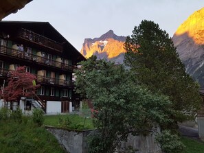 Fassade der Unterkunft – Abend/Nacht