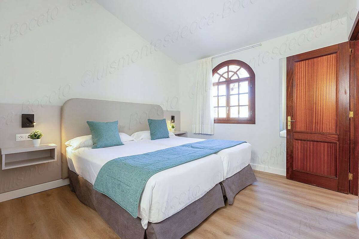 Minibar, in-room safe, blackout curtains, free WiFi