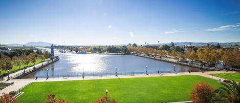 Studio One King Bed Water View | Exterior