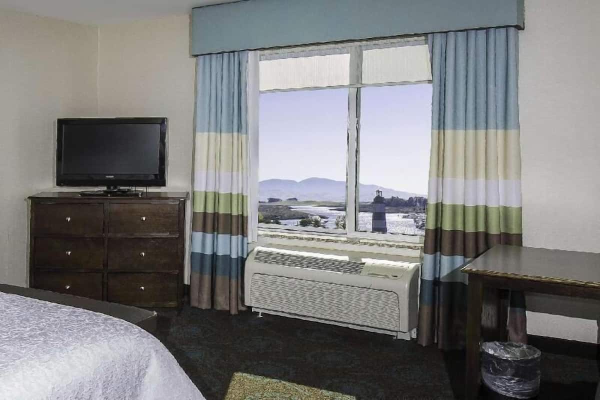 Pillow-top beds, in-room safe, soundproofing, iron/ironing board