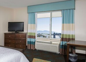 One King Bed Water View Non-Smoking - Hampton Inn & Suites Suisun City Waterfront (Suisun City)