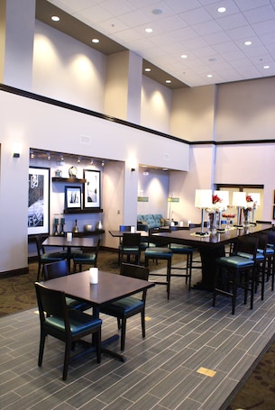 Petit déjeuner à emporter compris tous les jours. Hampton Inn & Suites Suisun City Waterfront