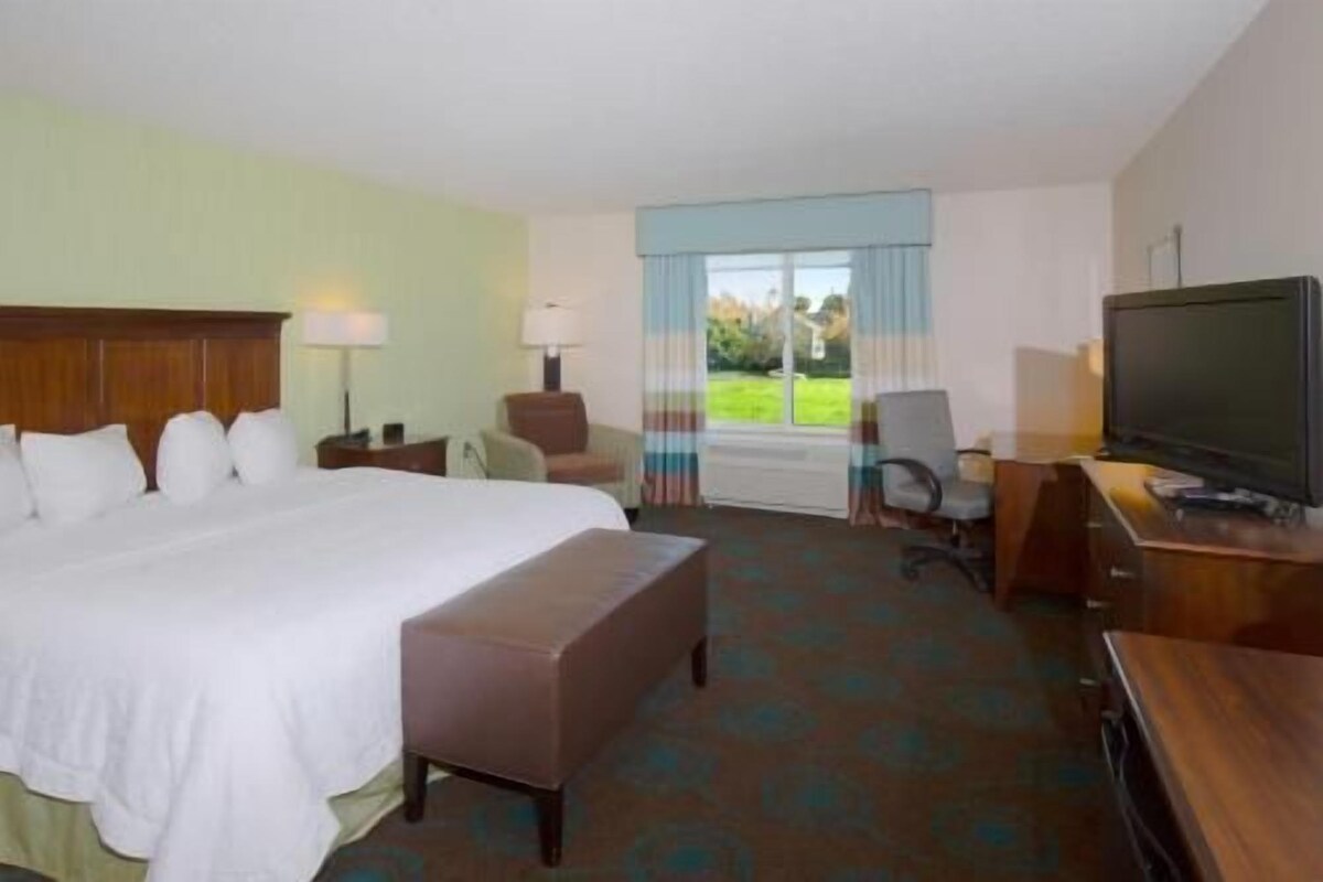 Pillowtop beds, in-room safe, soundproofing, iron/ironing board