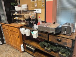 Free daily continental breakfast