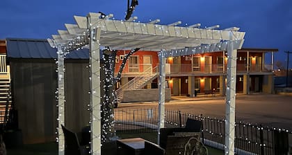 Midtown Inn & Suites