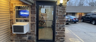 Economy Inn And Suites Ashtabula