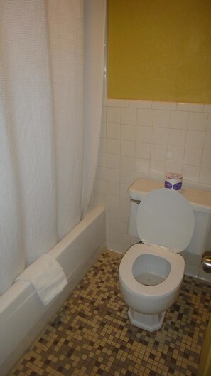 Bathroom - Relax Inn St. Robert (St. Robert)