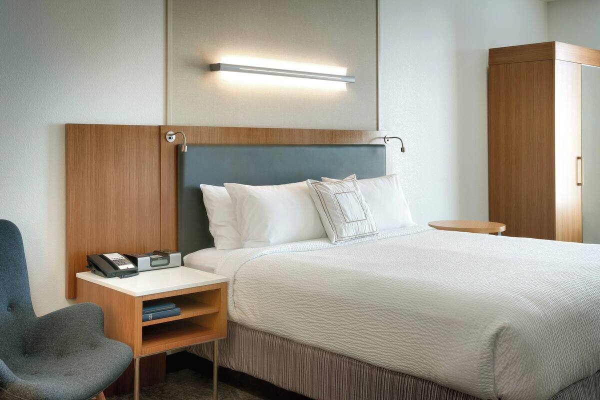 書桌、手提電腦工作空間、熨斗/熨衫板、免費嬰兒床