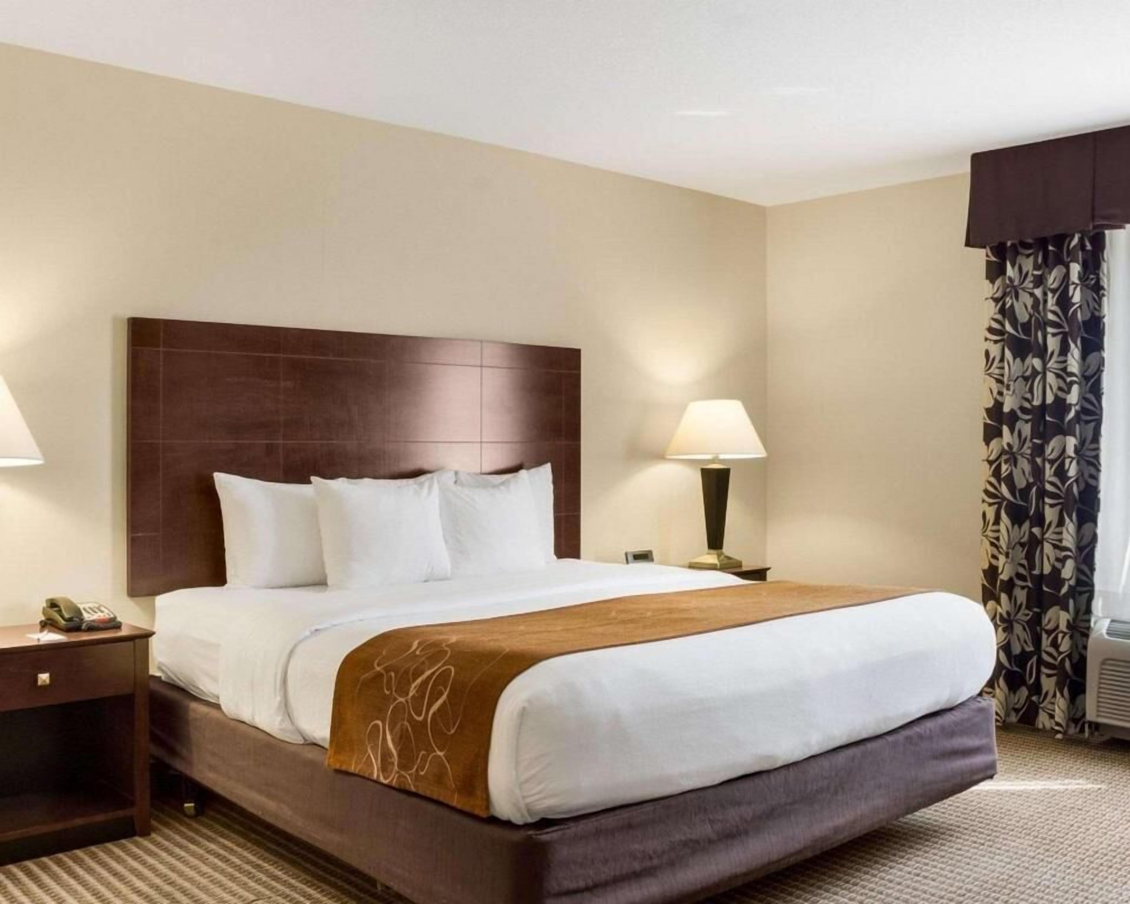 In-room safe, desk, free WiFi, bed sheets
