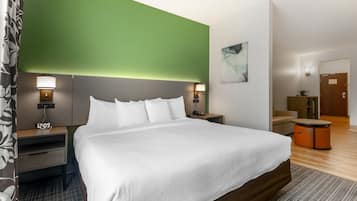 Suite, 1 King Bed with Sofa bed, Non Smoking, Jetted Tub | In-room safe, desk, free WiFi, bed sheets