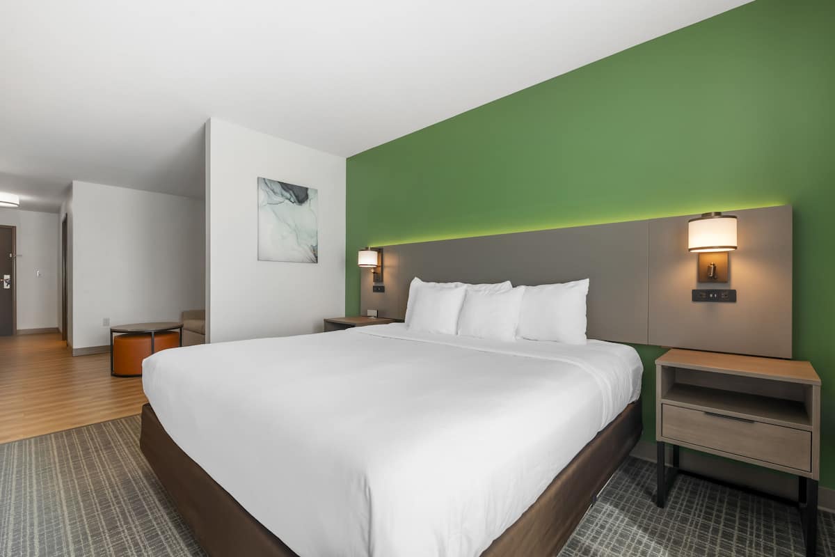 in-room safe, desk, free wifi, bed sheets