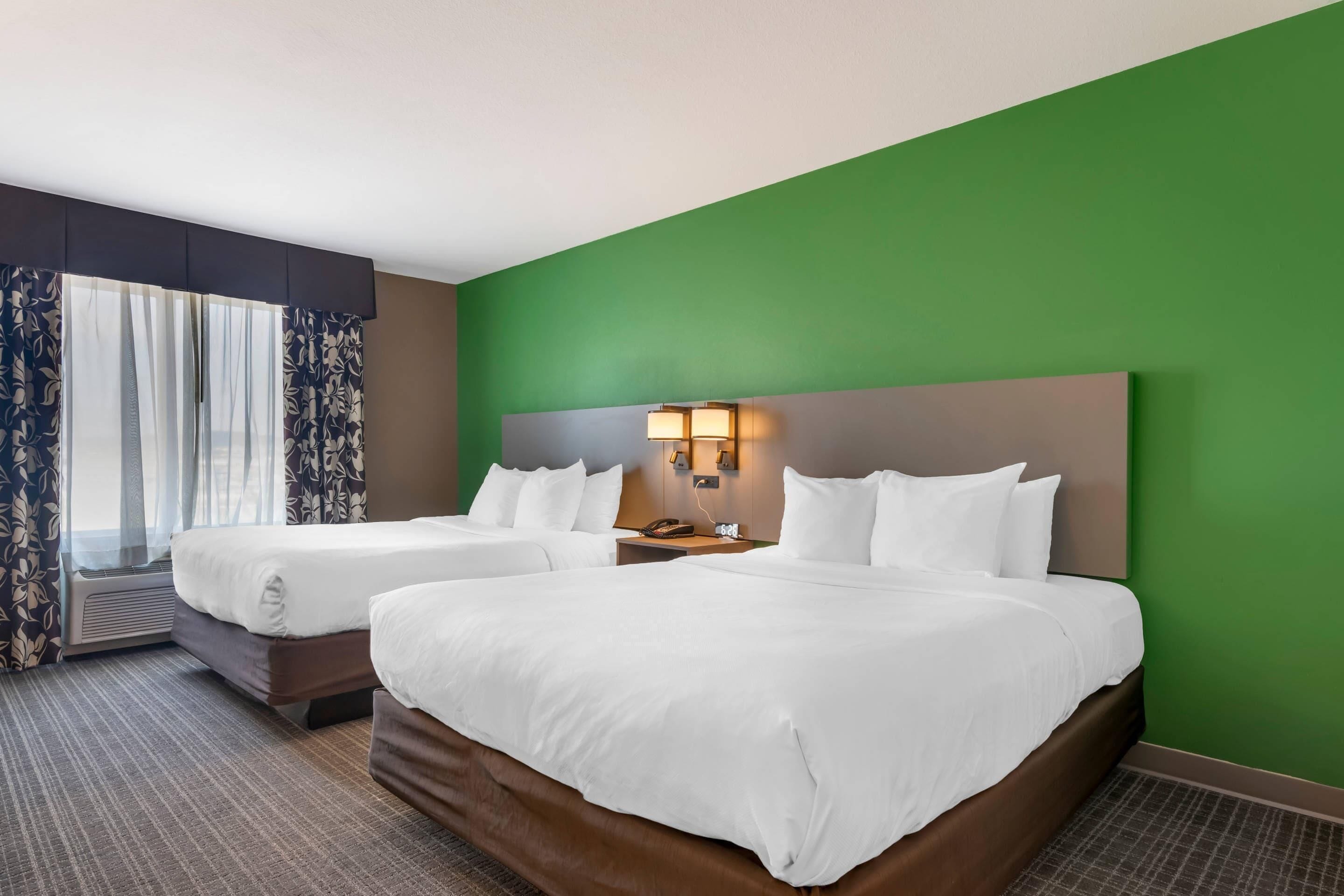 Suite, Multiple Beds, Non Smoking | In-room safe, desk, WiFi (free), bed sheets