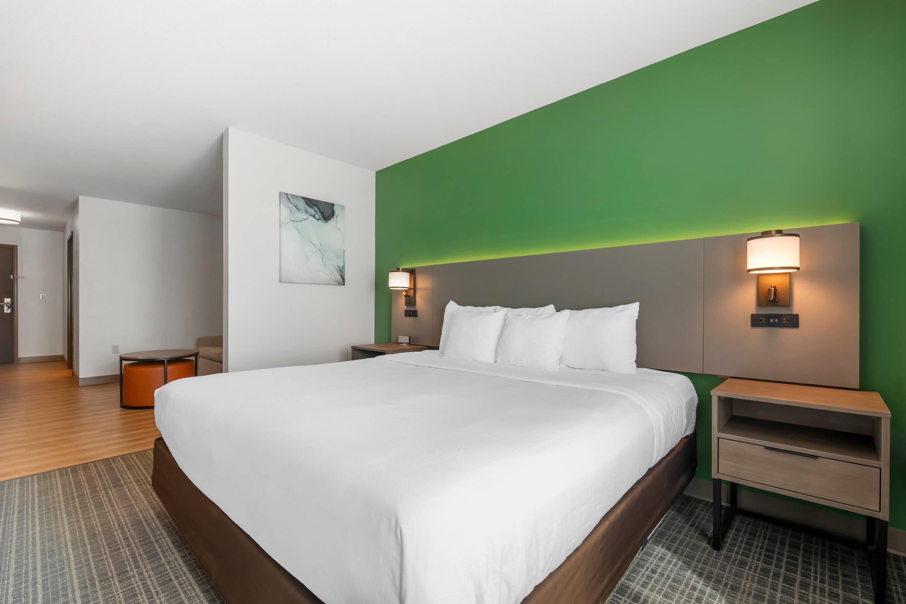 In-room safe, desk, free WiFi, bed sheets