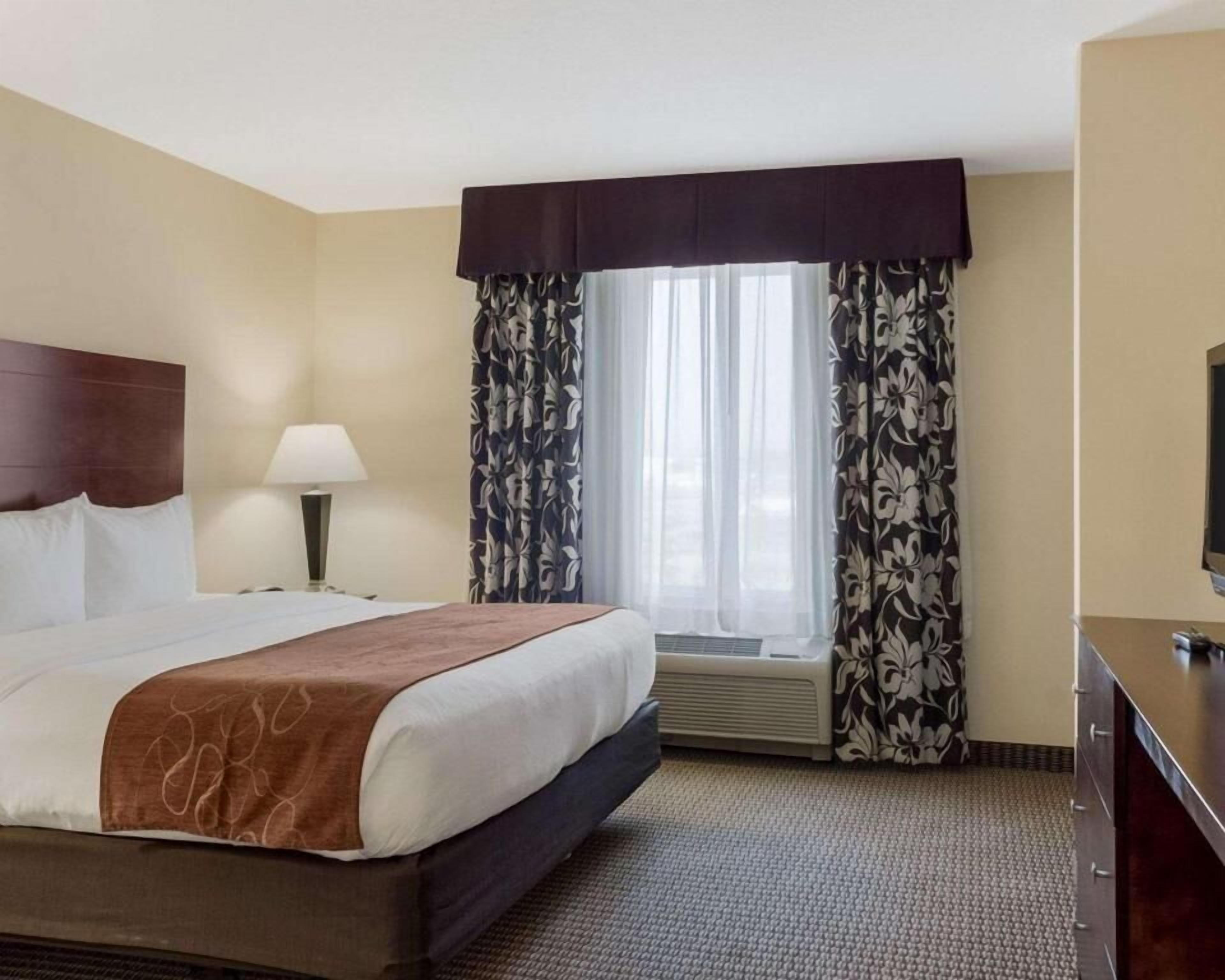 In-room safe, desk, free WiFi, bed sheets