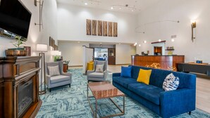 Lobby - Comfort Suites Conference Center Rapid City (Rapid City)