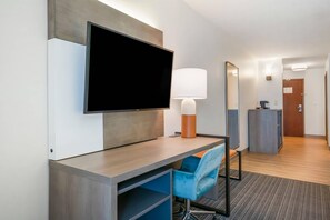 In-room safe, desk, free WiFi, bed sheets - Comfort Suites Conference Center Rapid City (Rapid City)