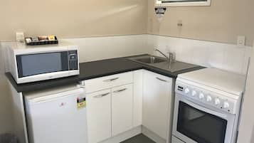 Family Suite | Private kitchen | Fridge, microwave, coffee/tea maker