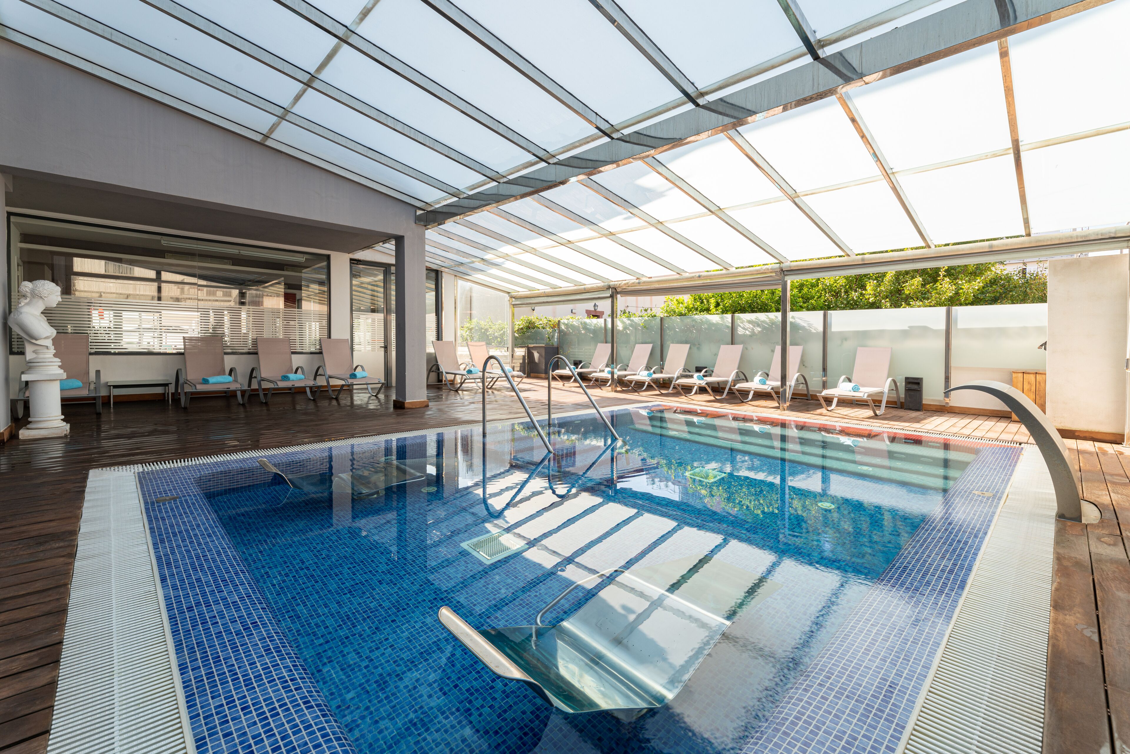 Indoor pool, seasonal outdoor pool, sun loungers