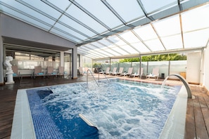 Indoor pool, seasonal outdoor pool, pool loungers