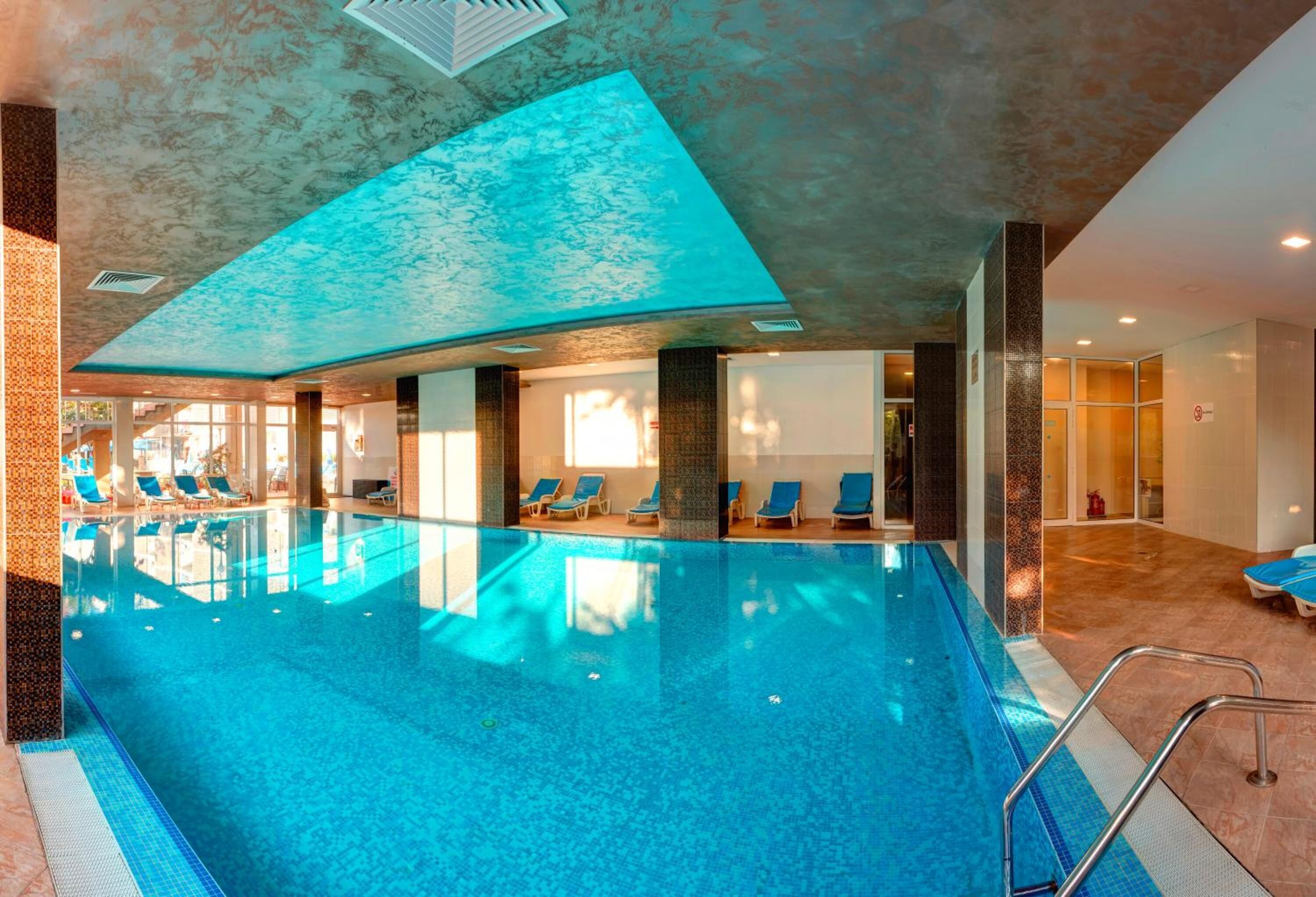 Piscina interna, piscina externa
