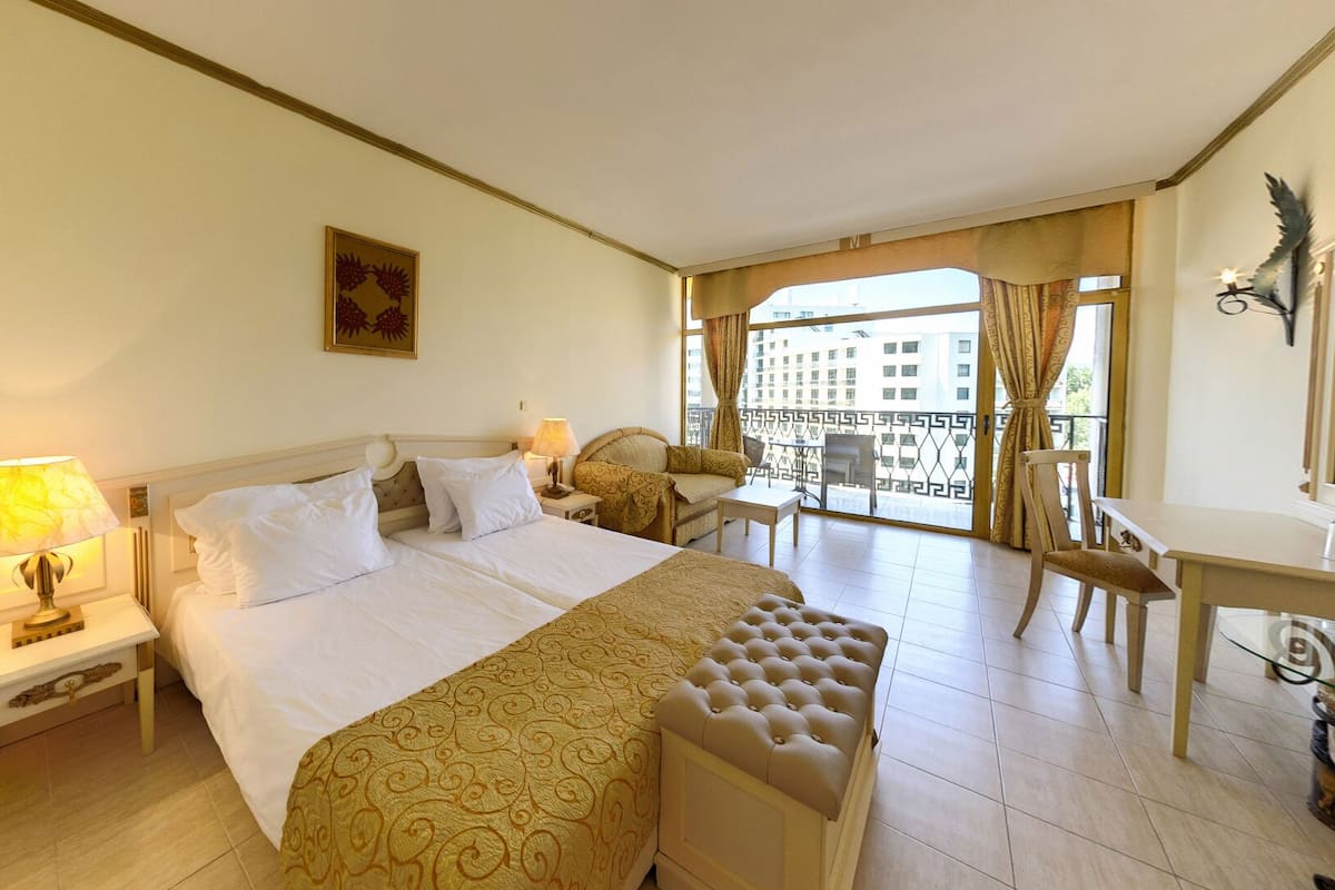 Double Room, Balcony, Park View | Premium bedding, memory foam beds, desk, iron/ironing board (on request)