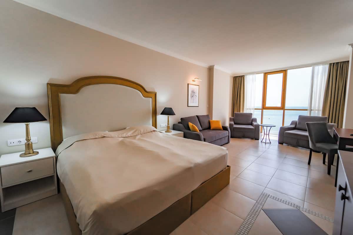 Superior Promo Room - All Inclusive | Ylelliset vuodevaatteet, memory foam -patjalliset sängyt, työpöytä