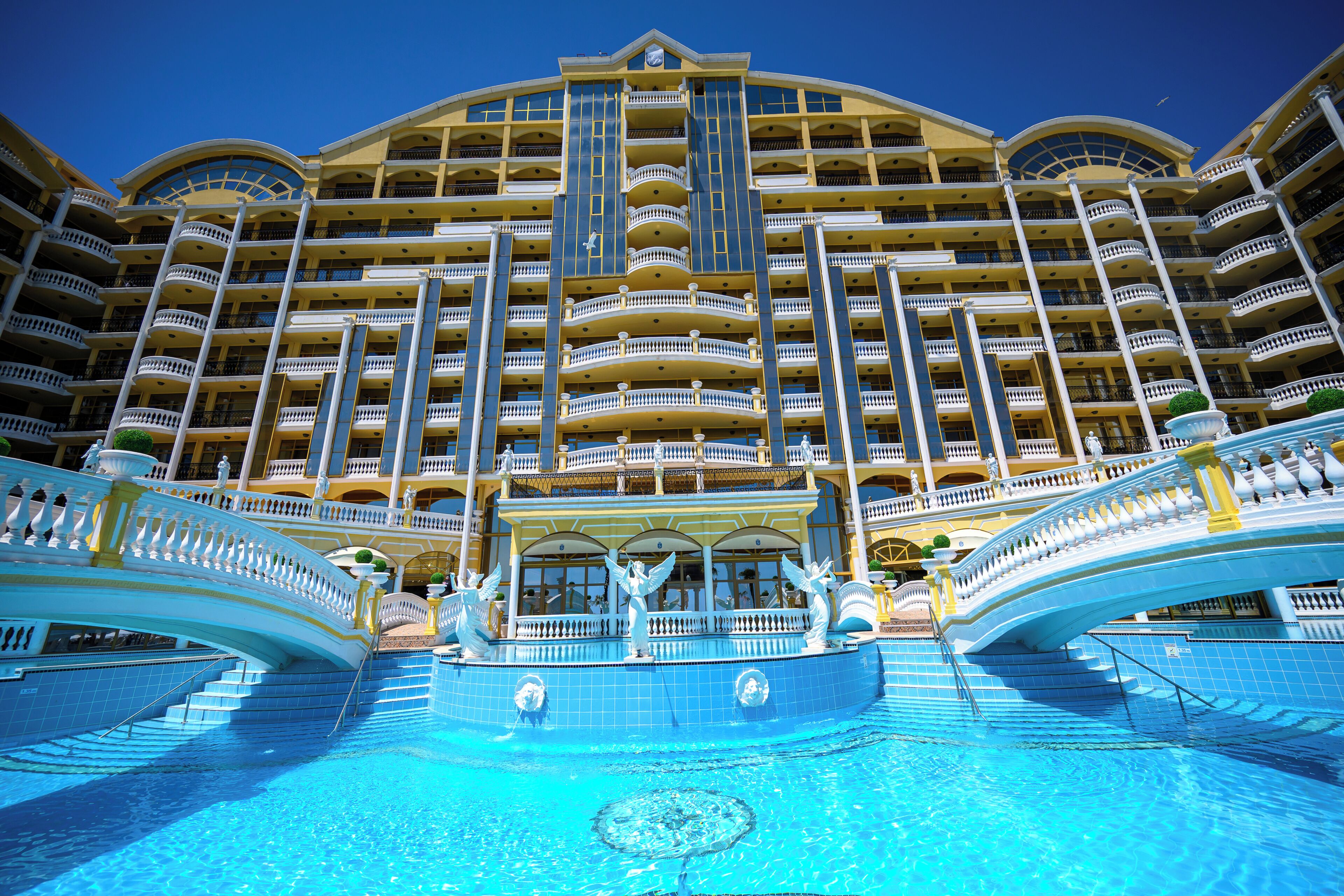 Indoor pool, seasonal outdoor pool, pool umbrellas, sun loungers