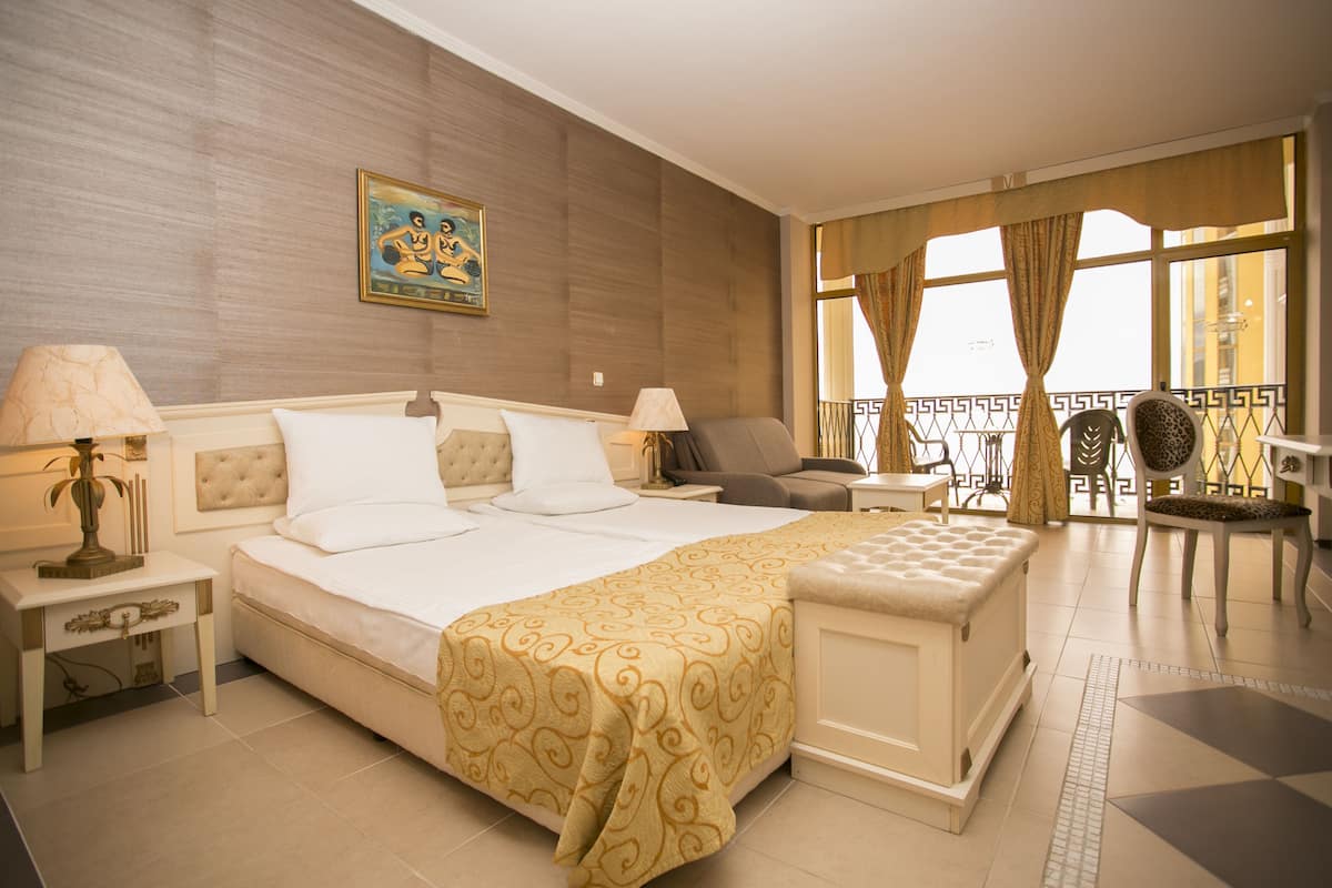 1 slaapkamer, luxe beddengoed, bedden met traagschuimmatras, een bureau
