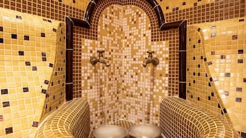 Sauna, steam room, Turkish bath/hammam, body treatments, aromatherapy