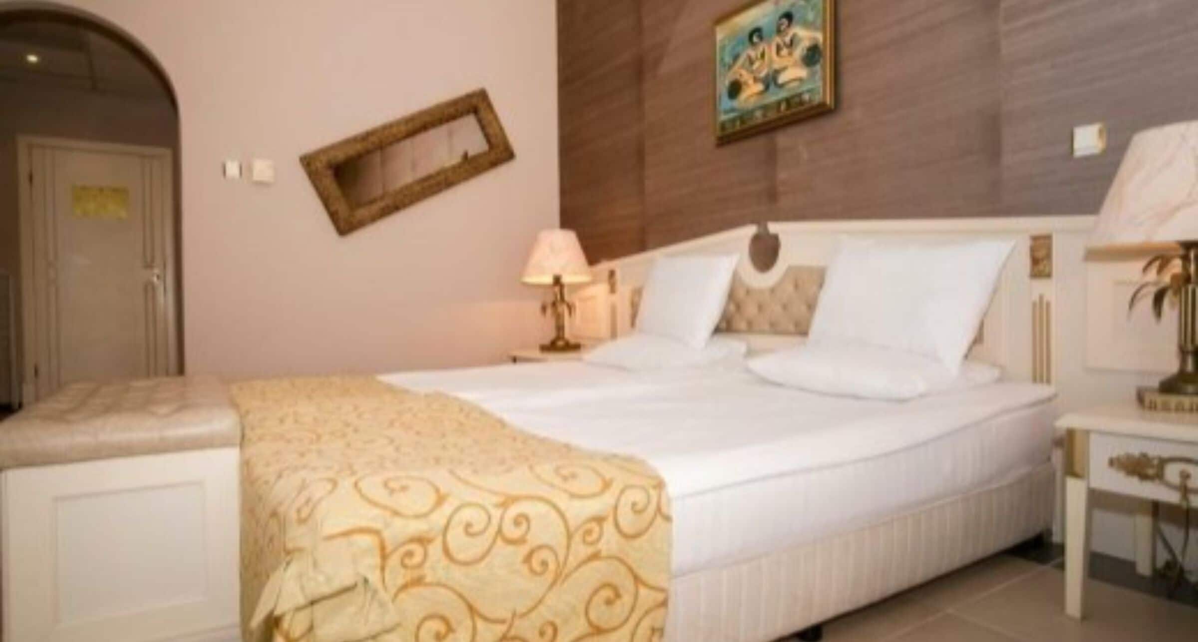 Hochwertige Bettwaren, Betten mit Memory-Foam-Matratzen, Schreibtisch