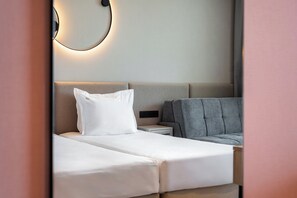 Minibar, in-room safe, desk, free cribs/infant beds - Festa Panorama Hotel (Nessebar)