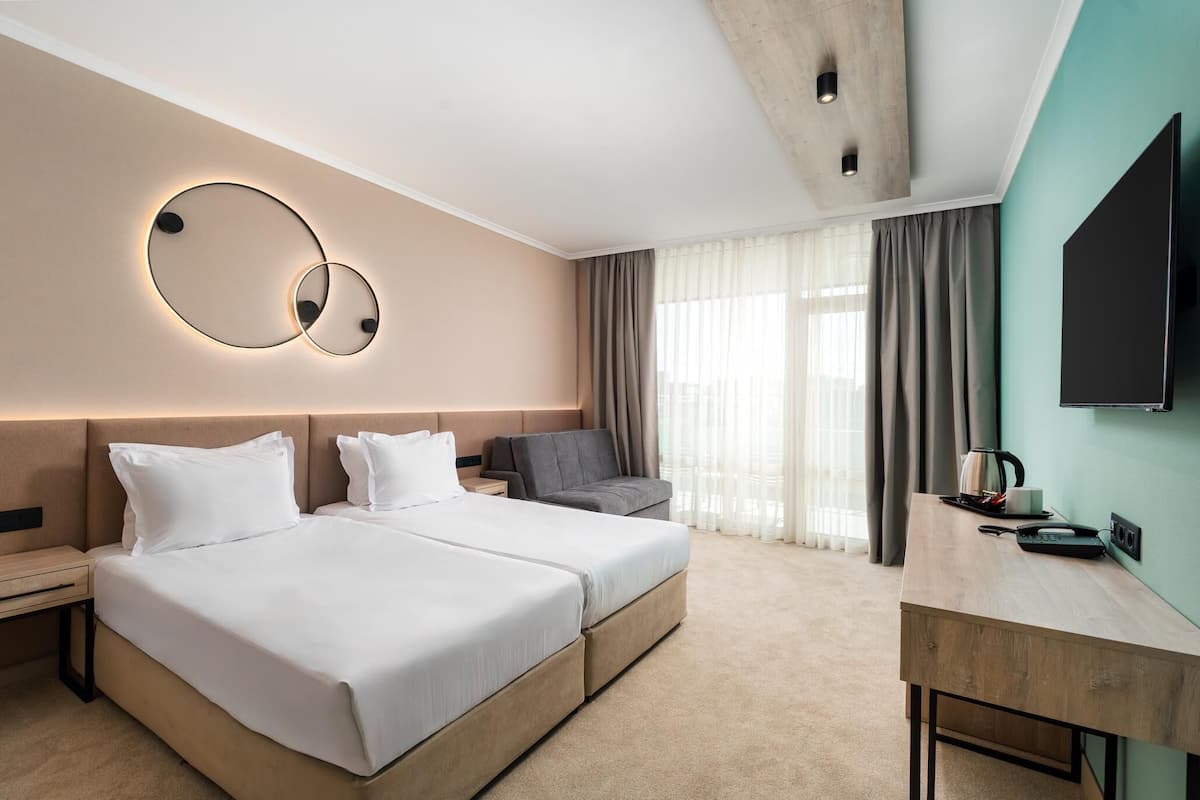 Minibar, in-room safe, desk, free cots/infant beds
