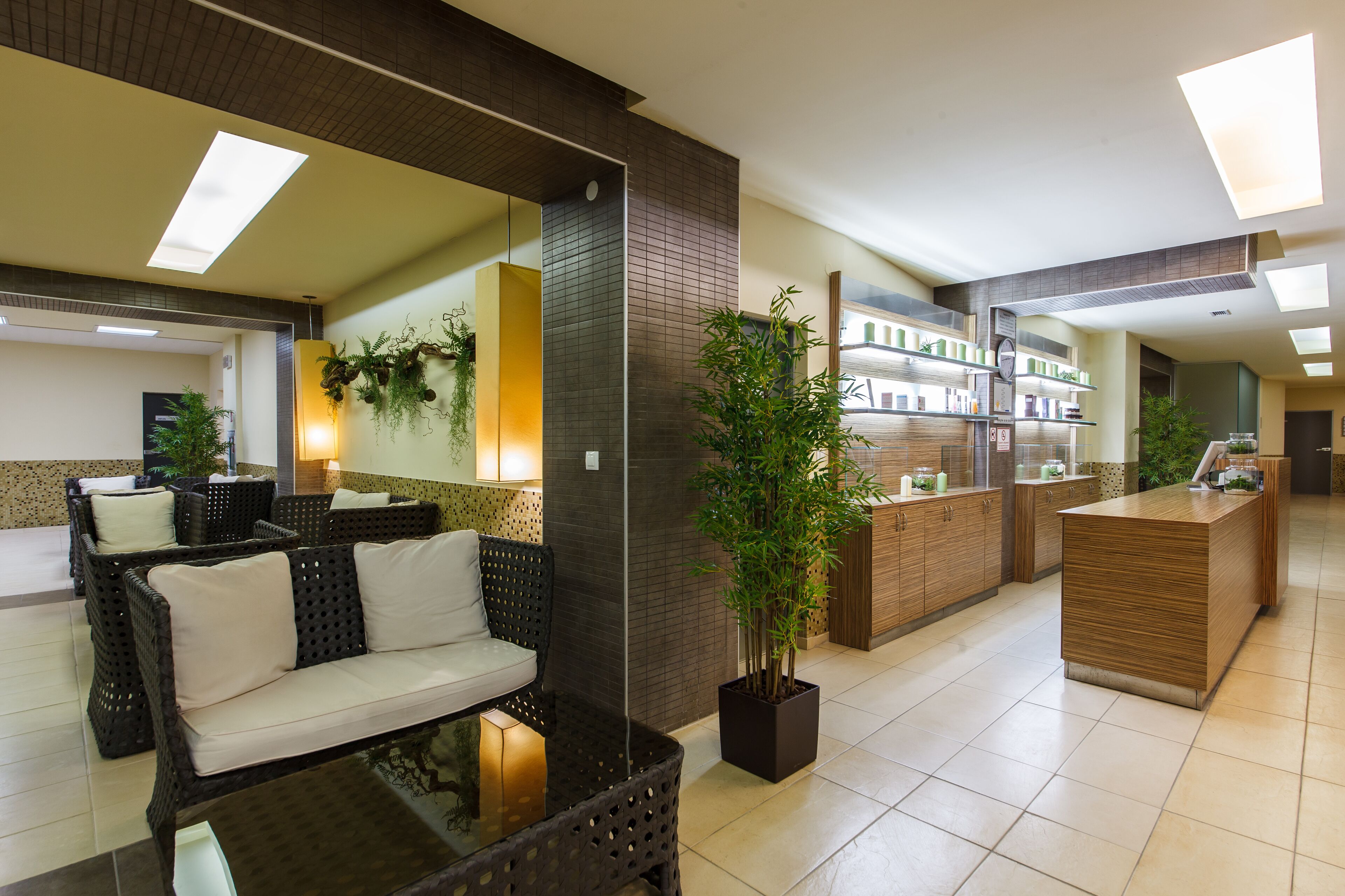 Sauna, hot tub, body treatments, mud baths, hydrotherapy, aromatherapy