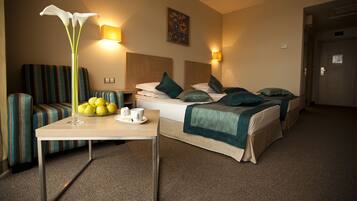 Bureau, rideaux occultants, chambres insonorisées